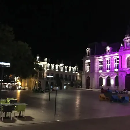 Le Square : Appartement Climatise En Centre Ville Poitiers Buitenkant foto